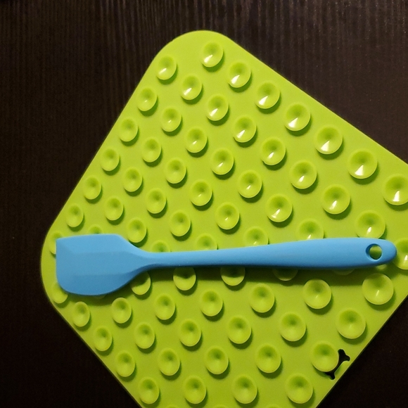 CAT & DOG LICKING MAT - Picture 3 of 4